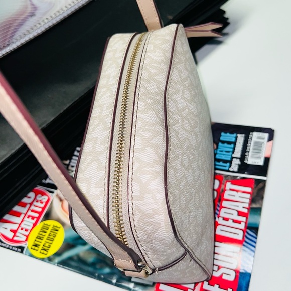 DKNY BAG - Picture 2 of 4